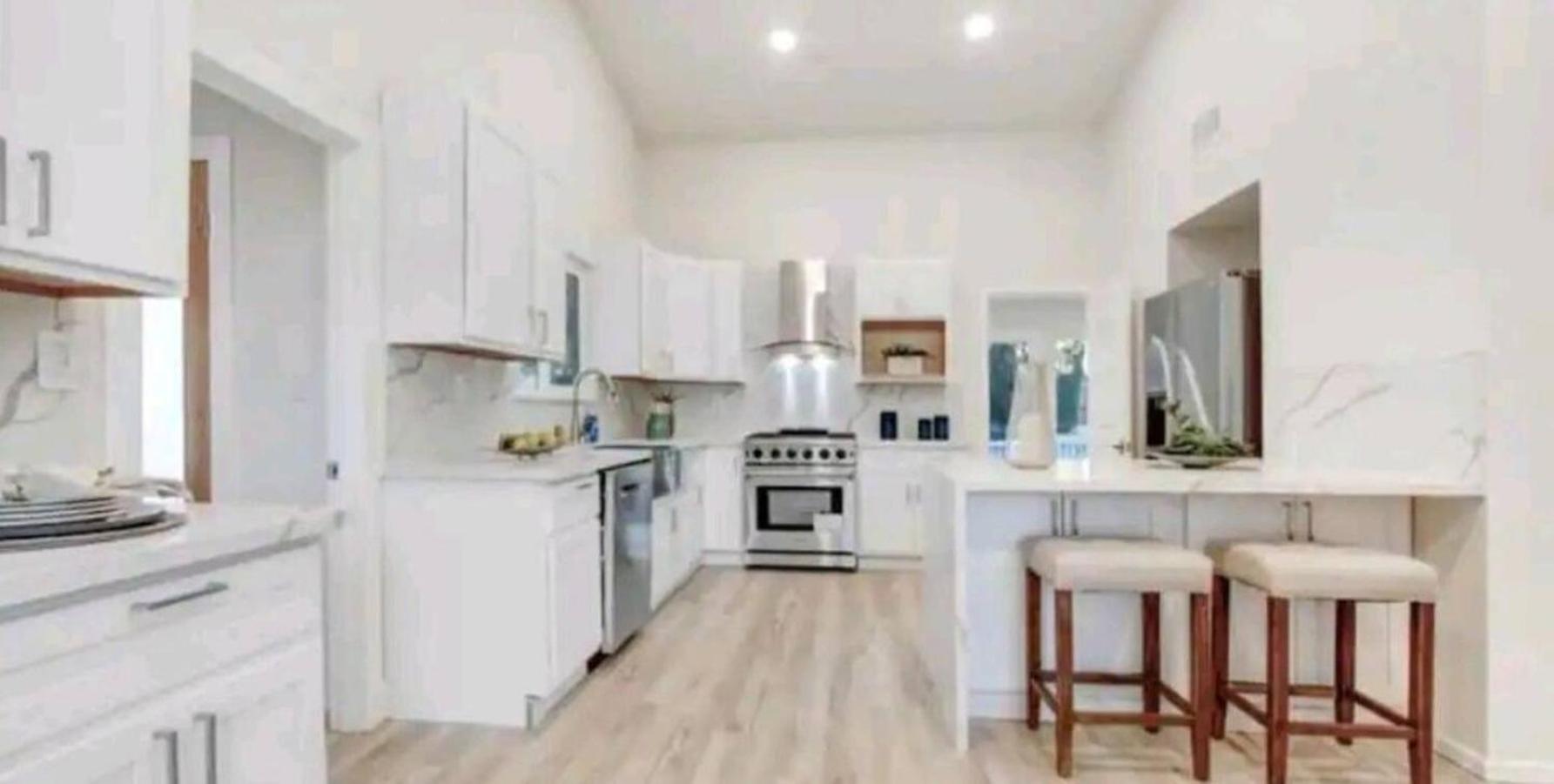 Spacious 4Bed 2Bath, Gated Pool, Wi-Fi, Garage Villa Los Angeles Exterior photo